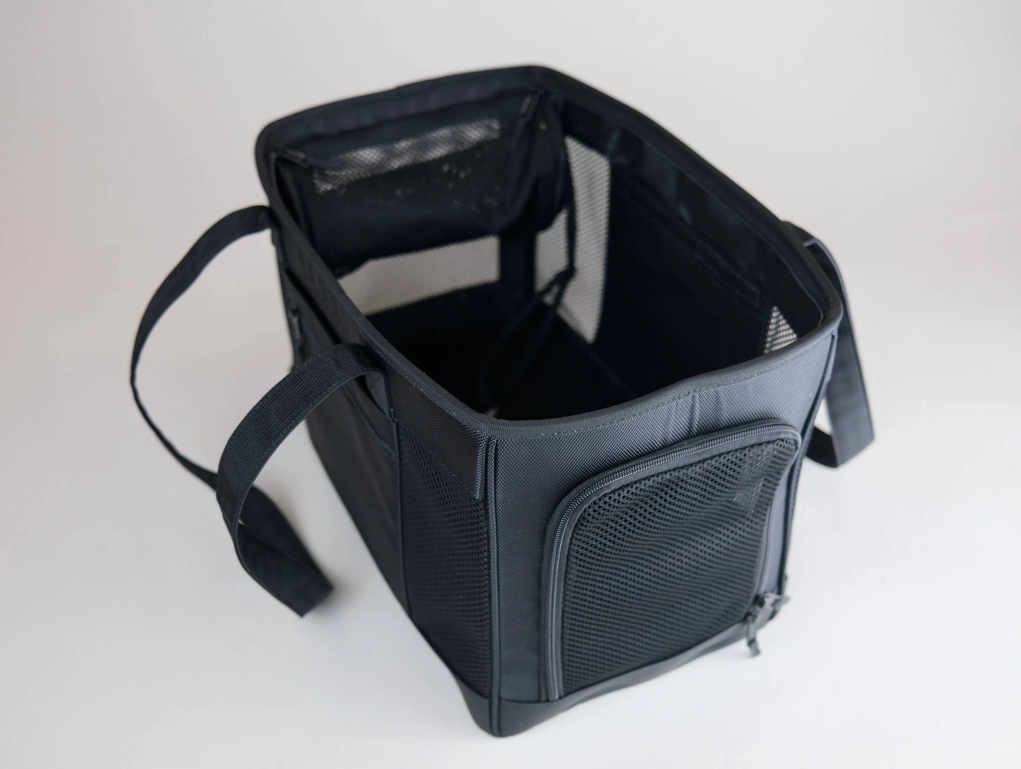 All-Black Pet Travel carrier