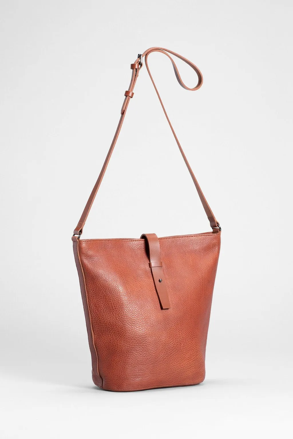 FAI BUCKET BAG