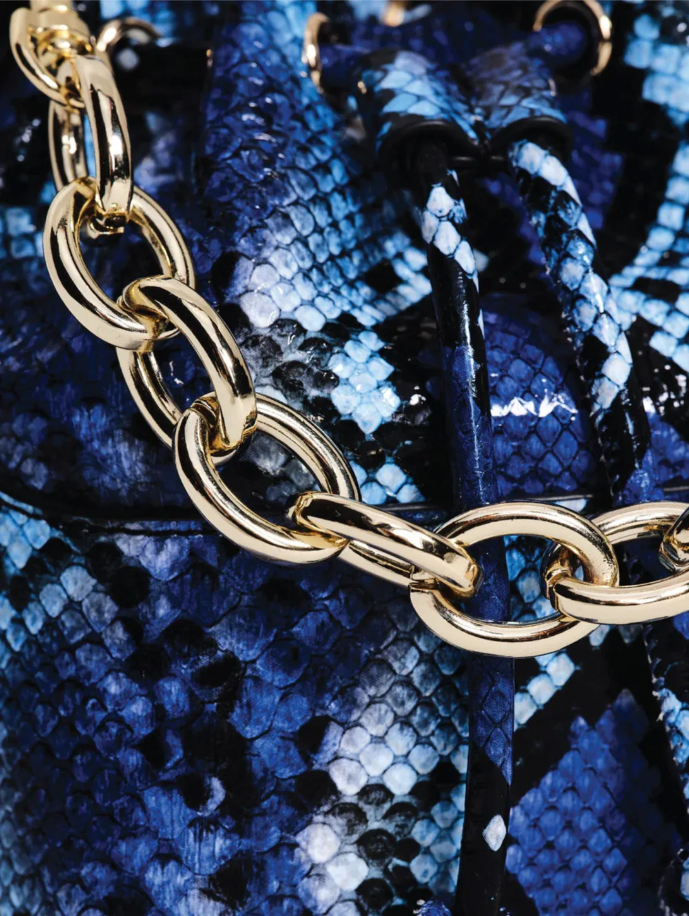 MAX min Bonnie Bucket 'Blue Snakeskin'